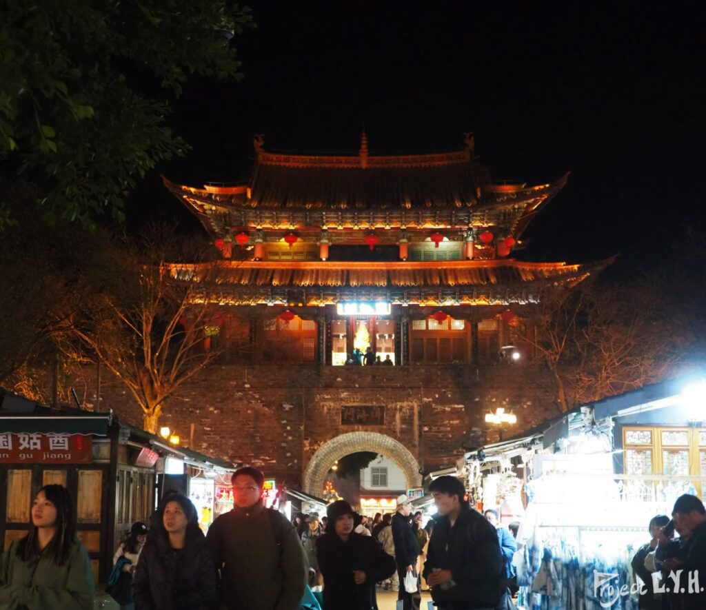 光是從民宿走到洱海門就走了好久,大理古城好大啊~